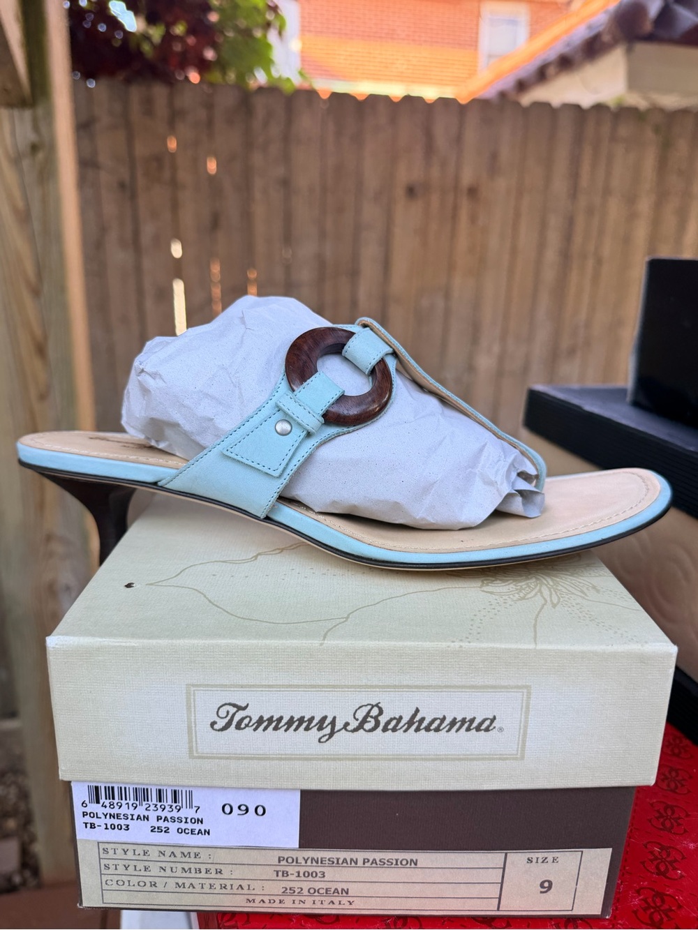 Tommy Bahama Ocean Blue Leather Thong Sandals with Wooden Ring